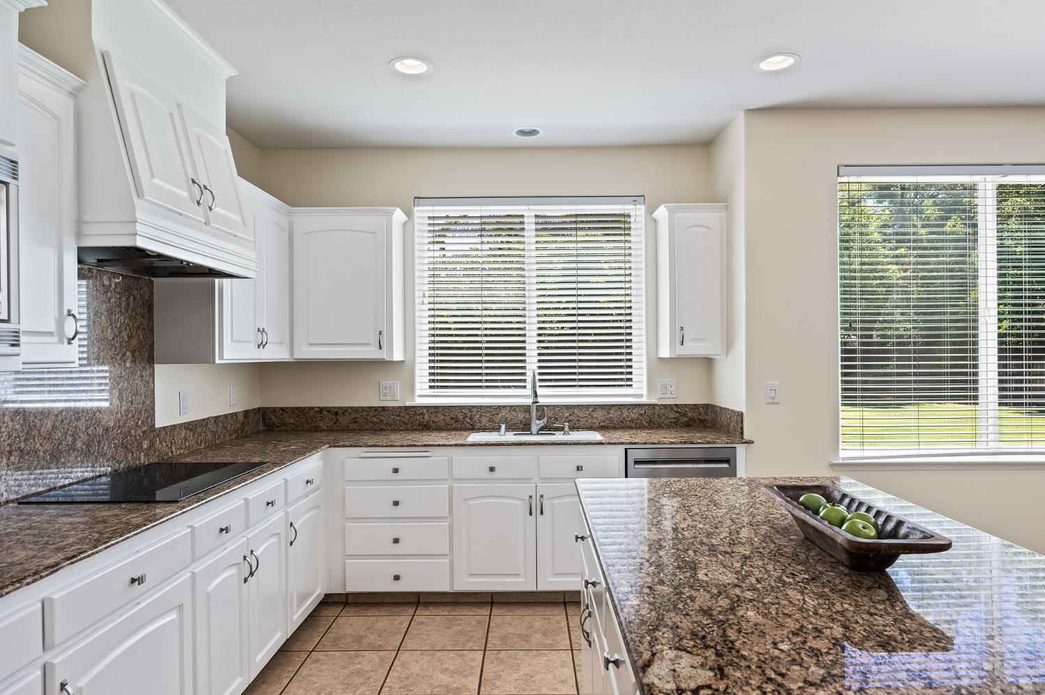 1876 N Jasmine, Clovis, CA 93619