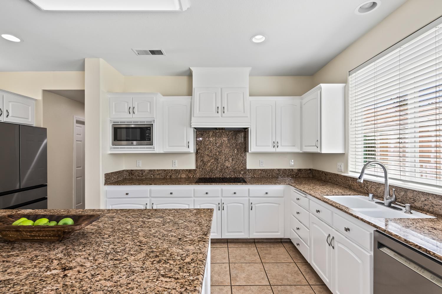 1876 N Jasmine, Clovis, CA 93619