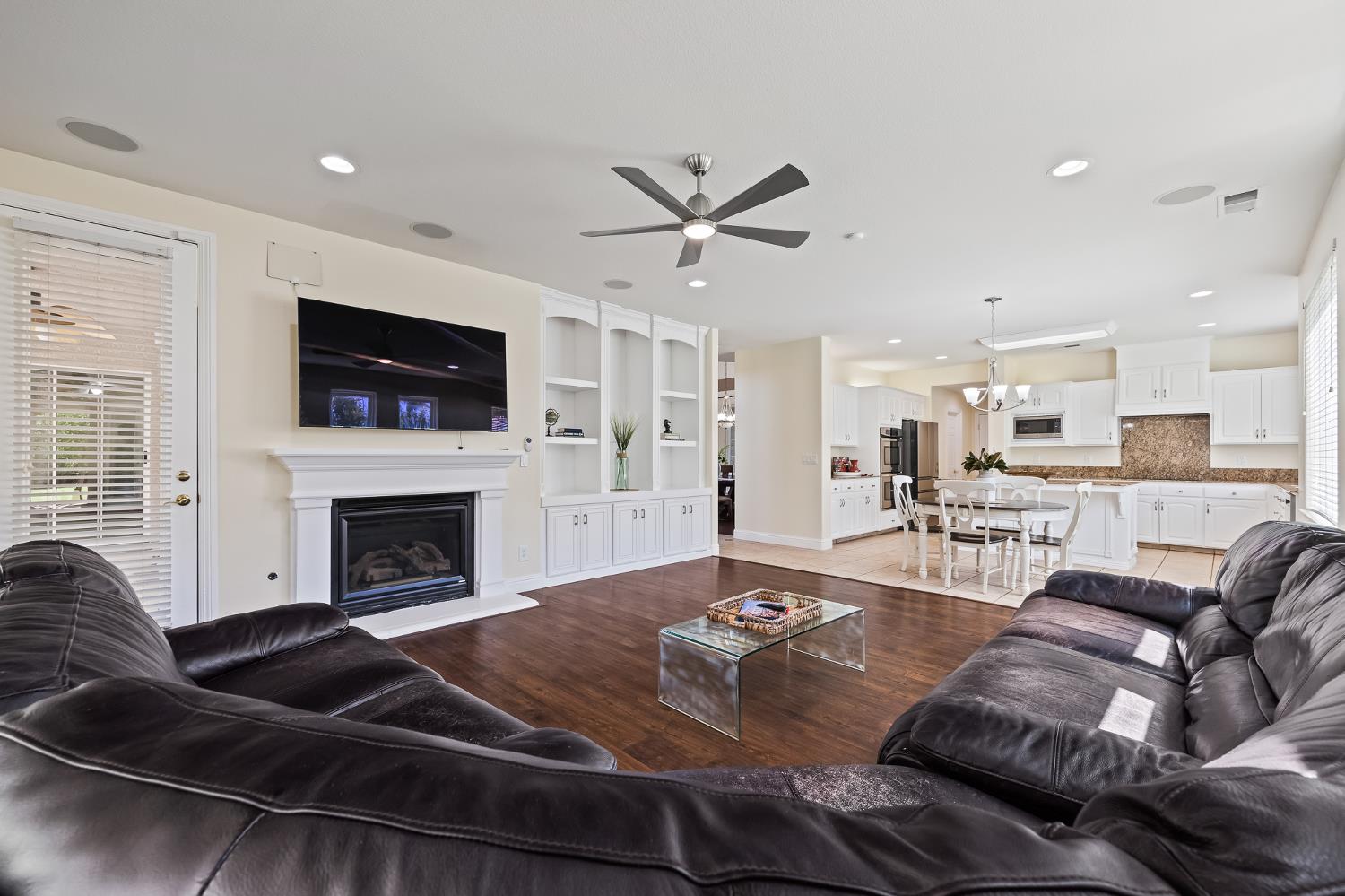 1876 N Jasmine, Clovis, CA 93619