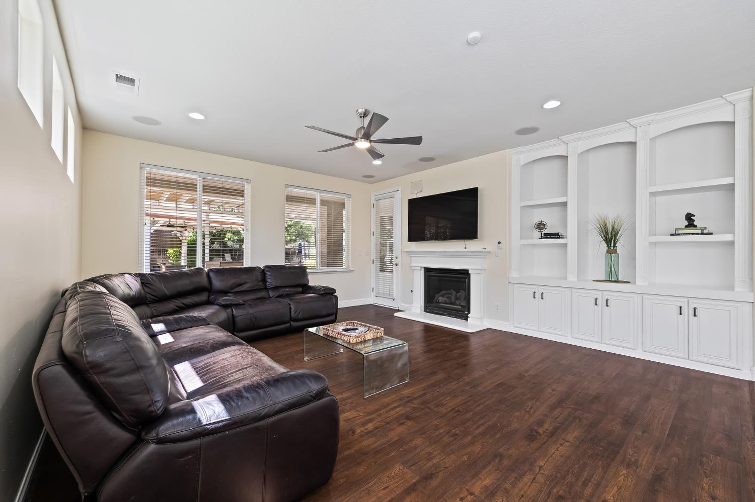 1876 N Jasmine, Clovis, CA 93619