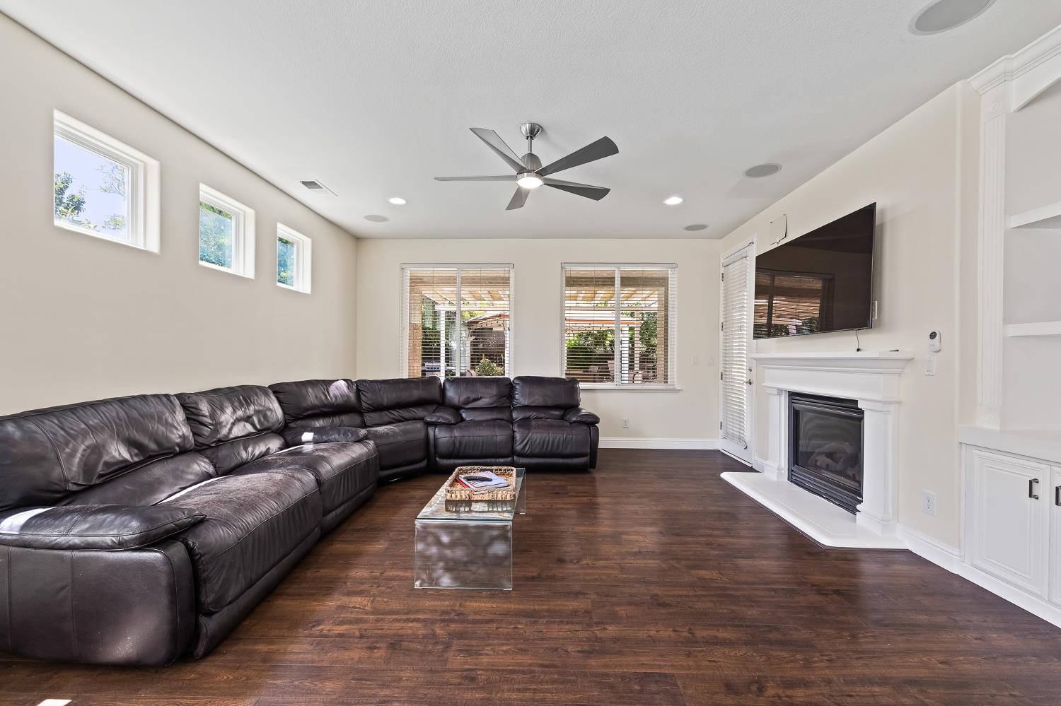 1876 N Jasmine, Clovis, CA 93619