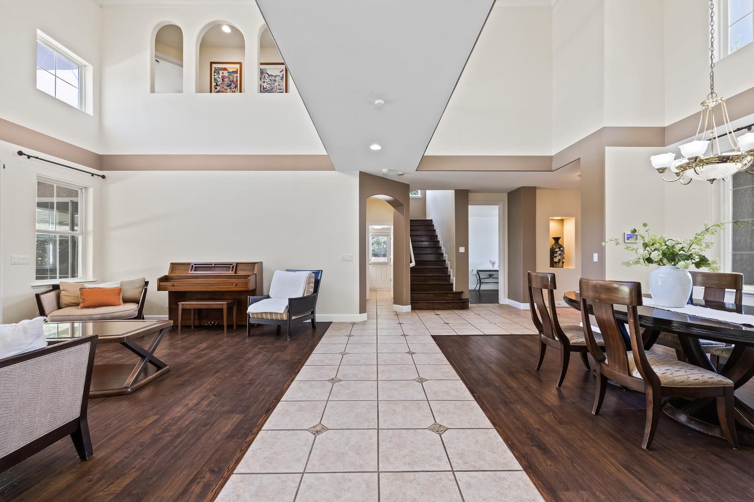 1876 N Jasmine, Clovis, CA 93619