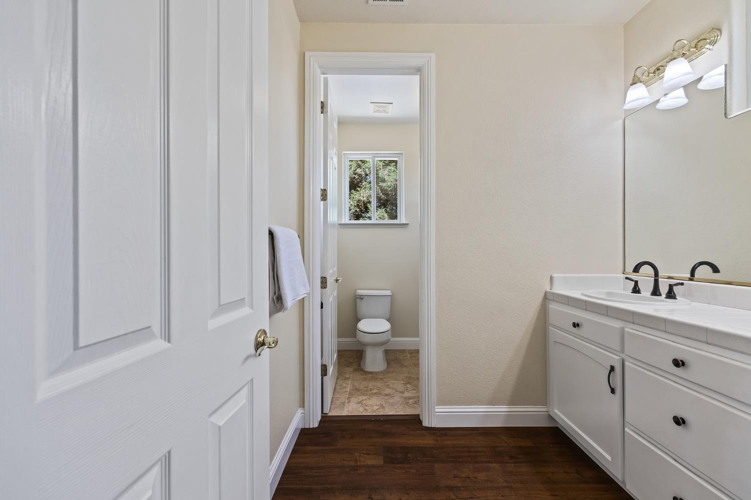 1876 N Jasmine, Clovis, CA 93619