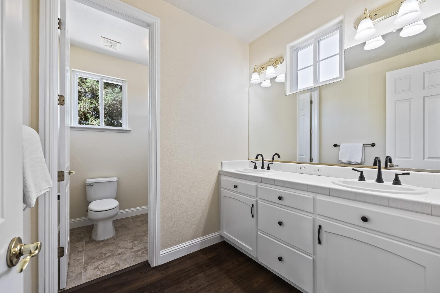1876 N Jasmine, Clovis, CA 93619