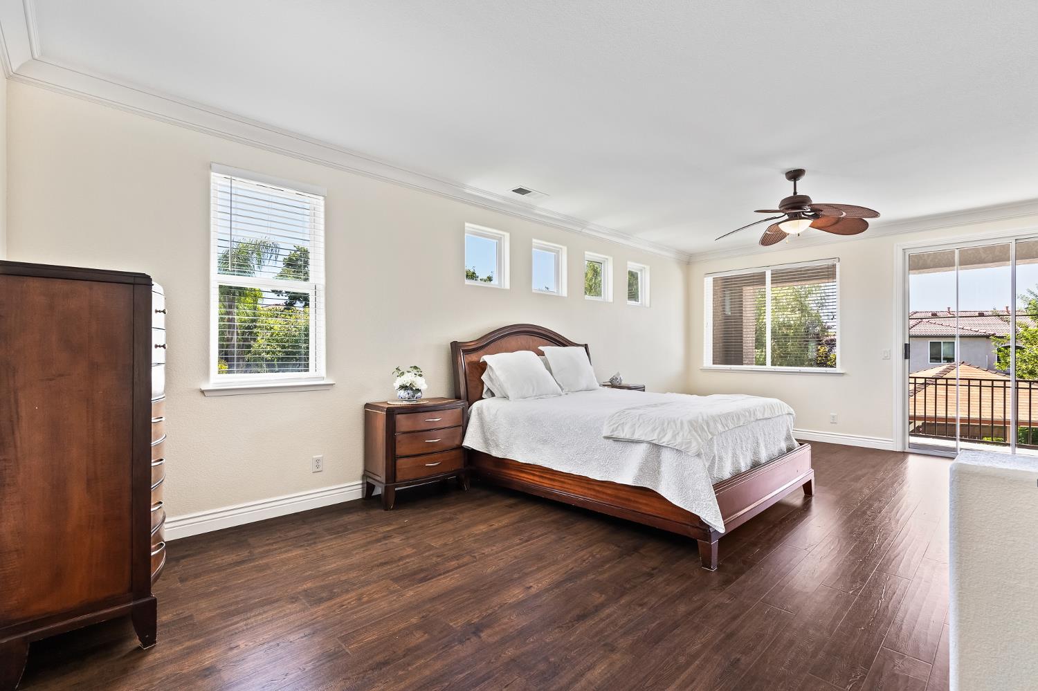 1876 N Jasmine, Clovis, CA 93619