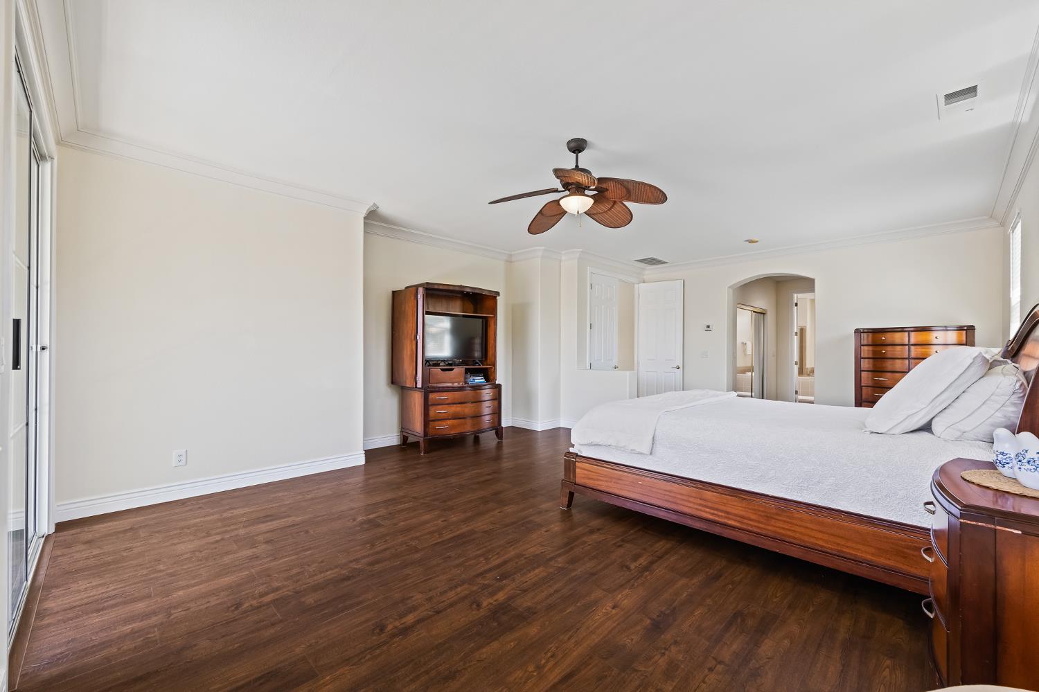 1876 N Jasmine, Clovis, CA 93619