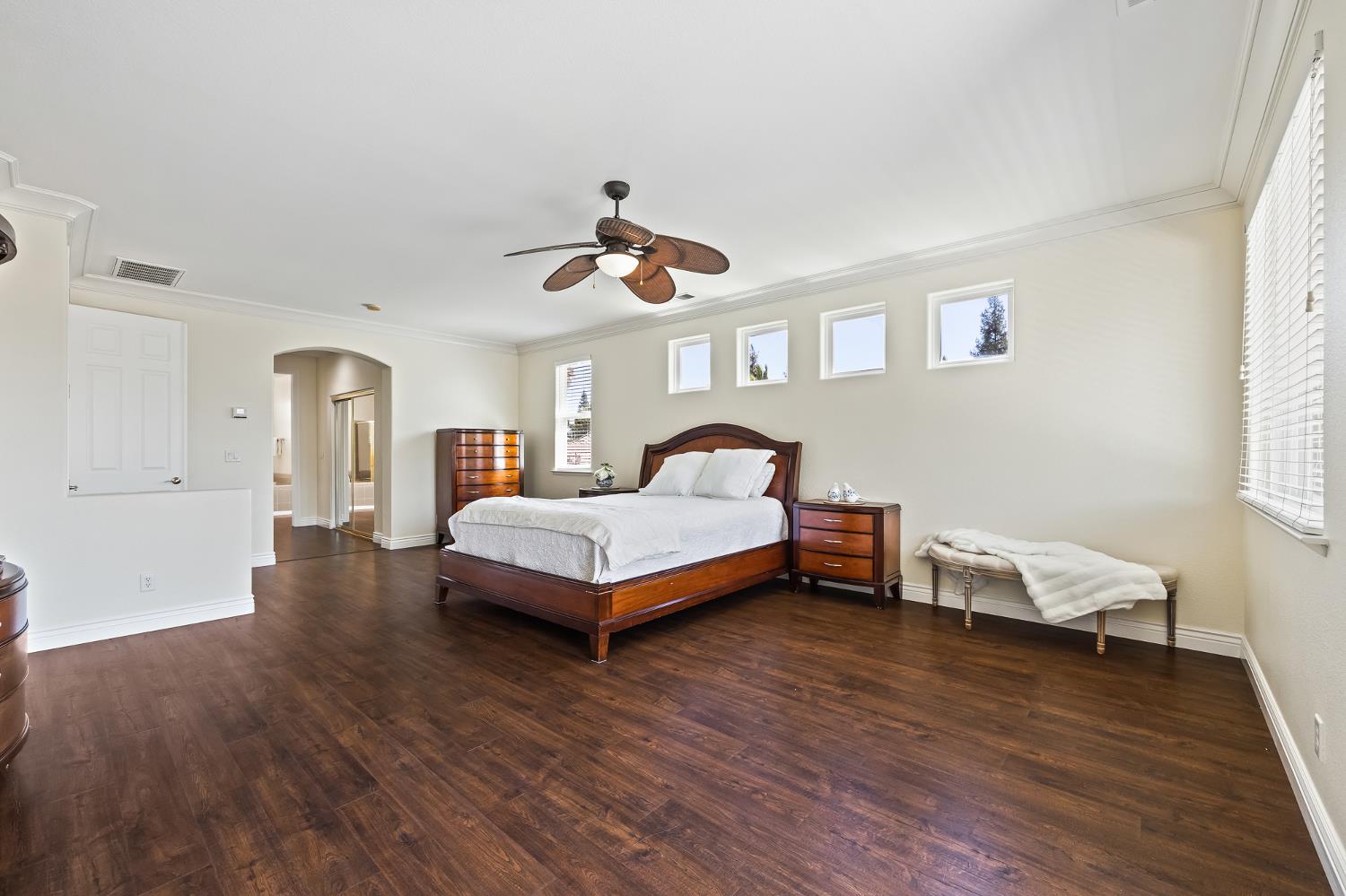 1876 N Jasmine, Clovis, CA 93619
