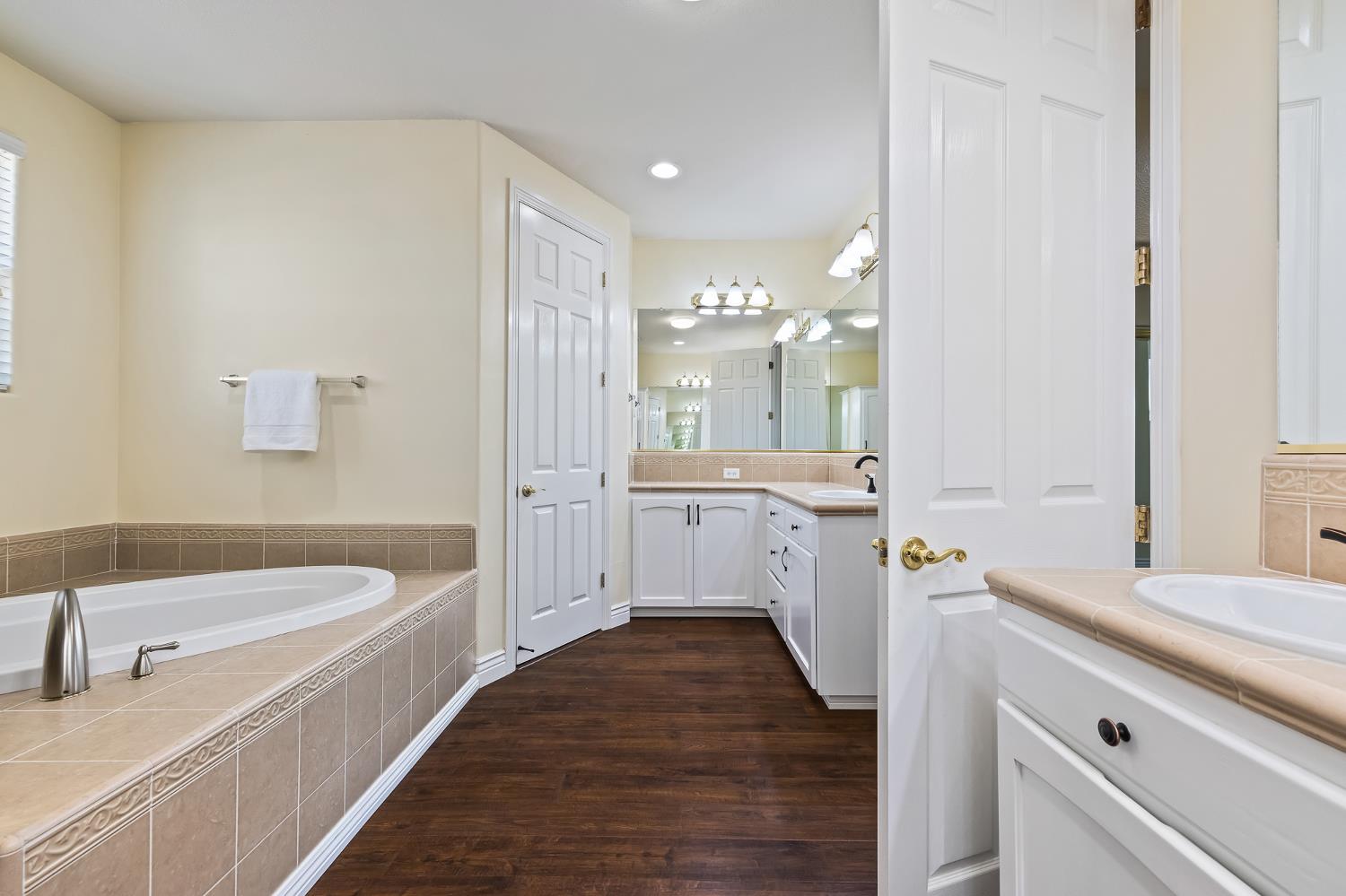 1876 N Jasmine, Clovis, CA 93619