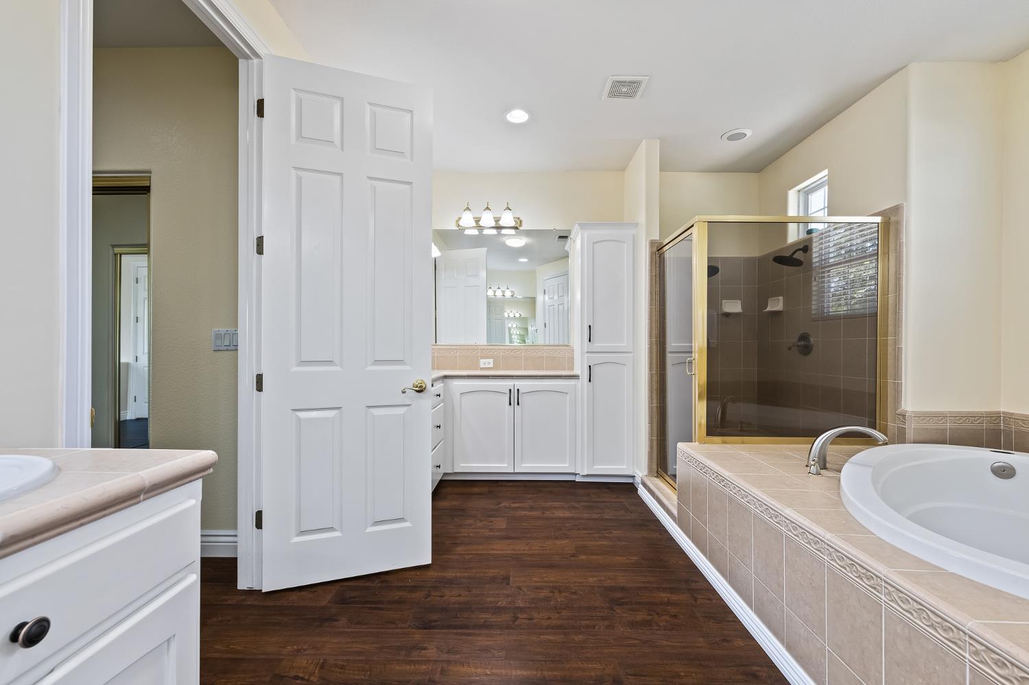1876 N Jasmine, Clovis, CA 93619