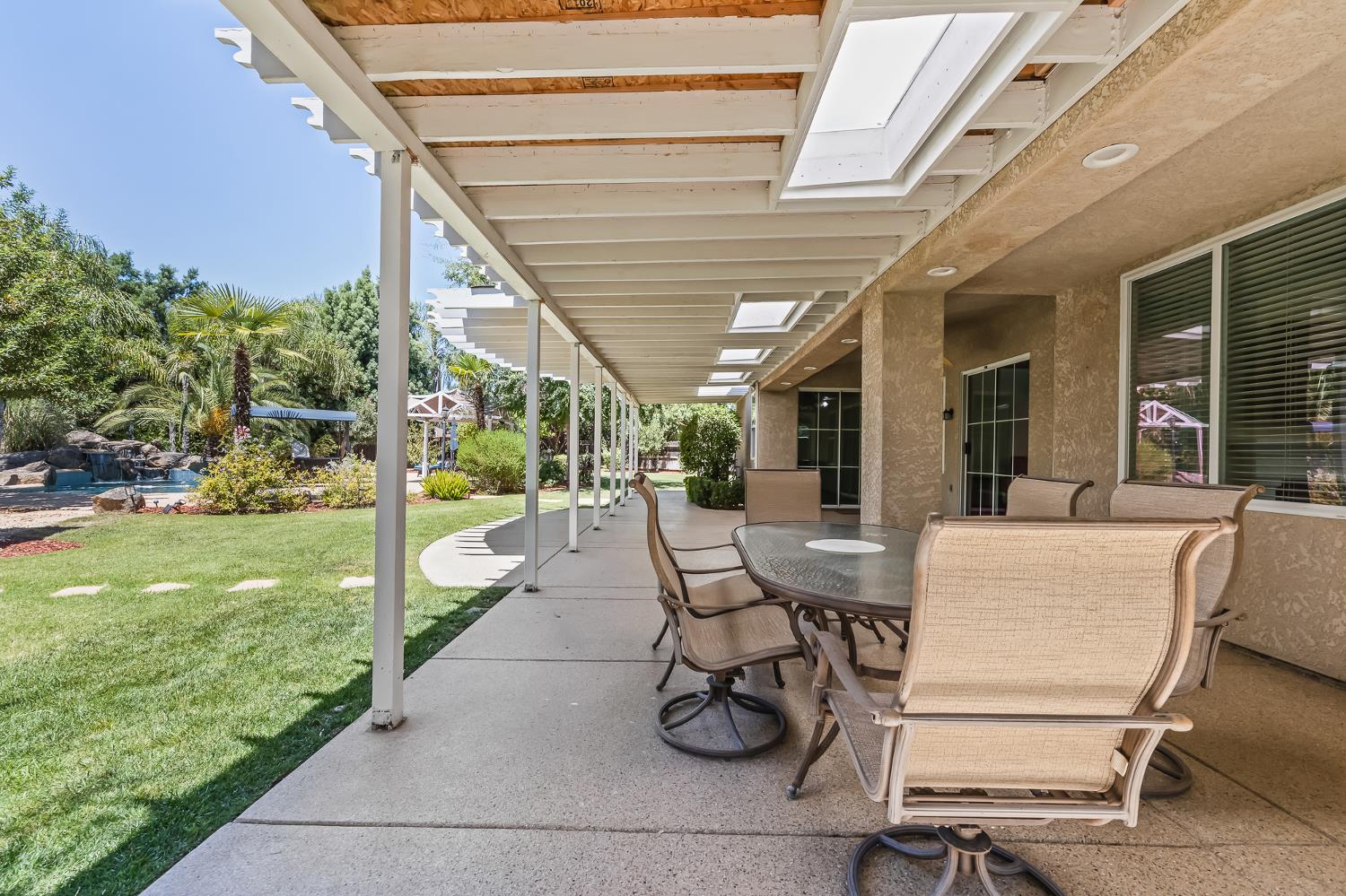 1876 N Jasmine, Clovis, CA 93619