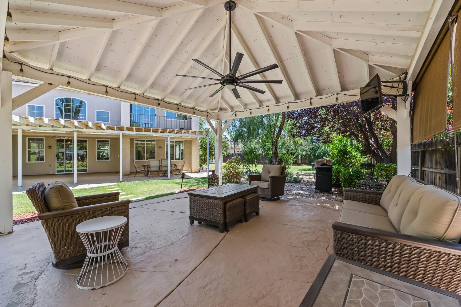 1876 N Jasmine, Clovis, CA 93619