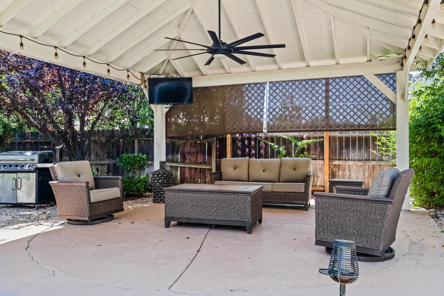 1876 N Jasmine, Clovis, CA 93619