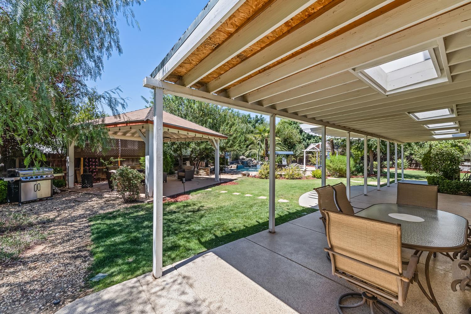1876 N Jasmine, Clovis, CA 93619