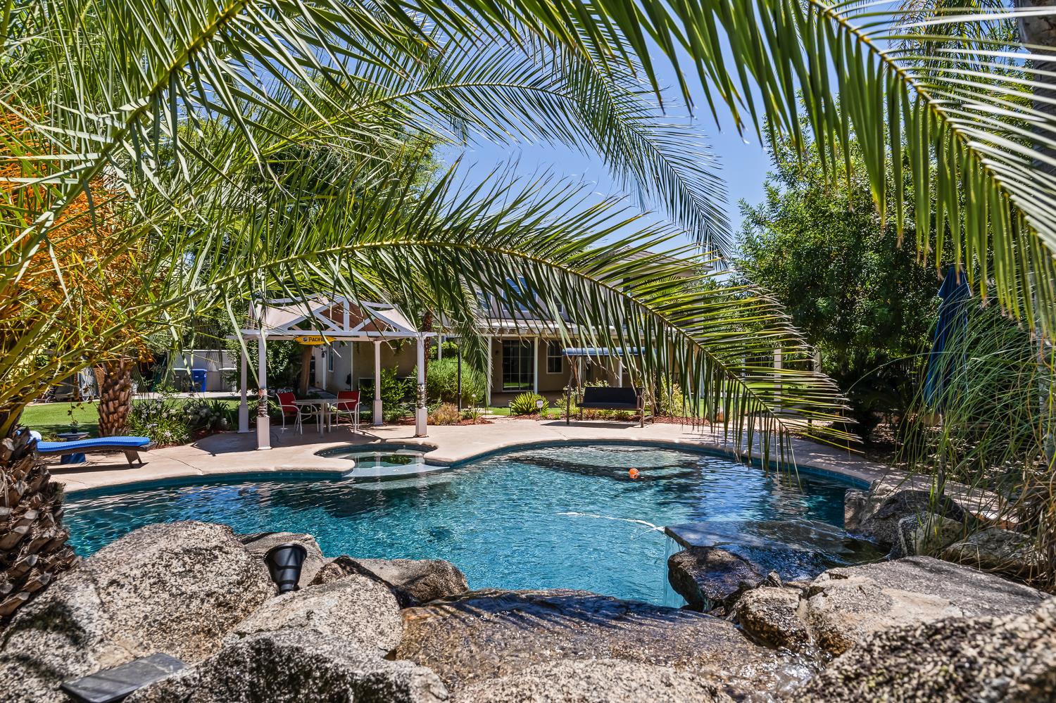1876 N Jasmine, Clovis, CA 93619