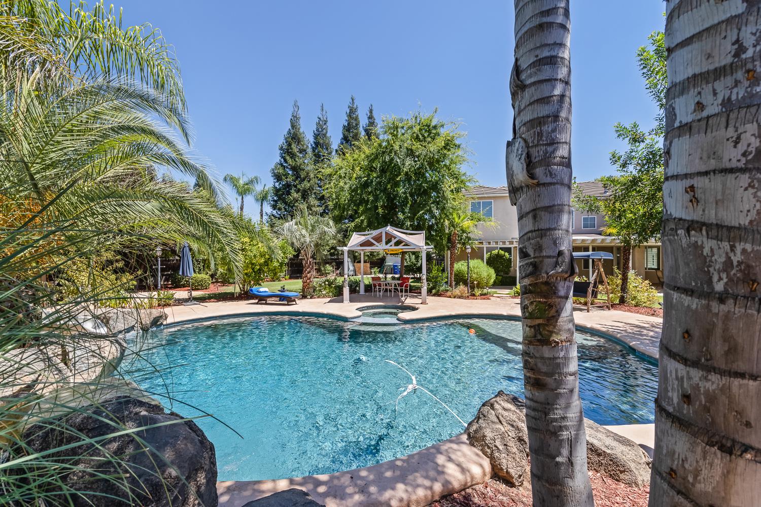 1876 N Jasmine, Clovis, CA 93619