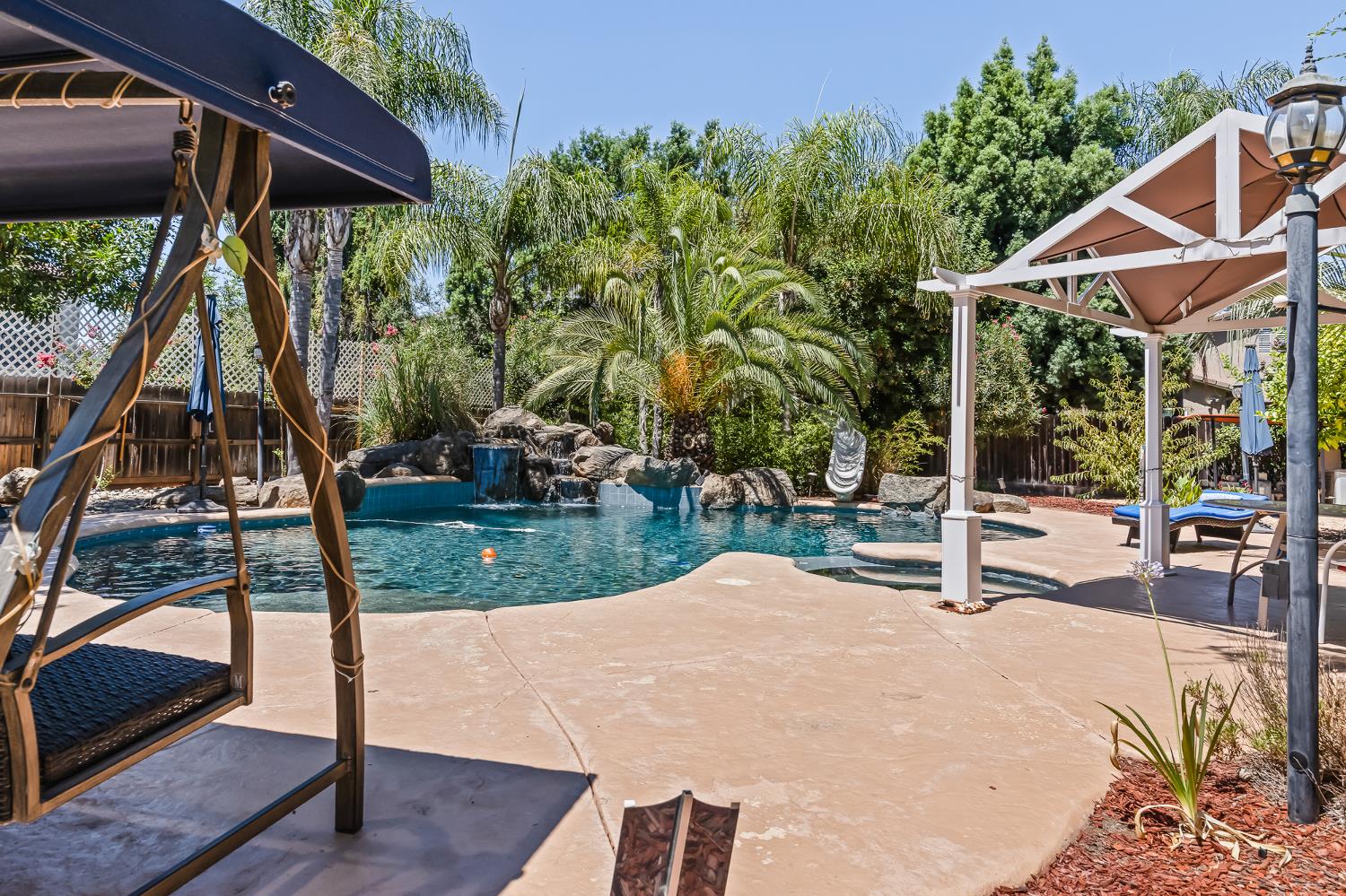 1876 N Jasmine, Clovis, CA 93619