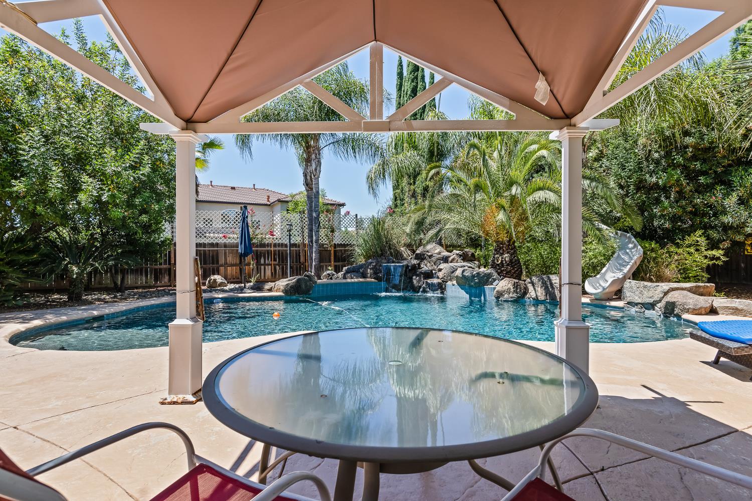 1876 N Jasmine, Clovis, CA 93619
