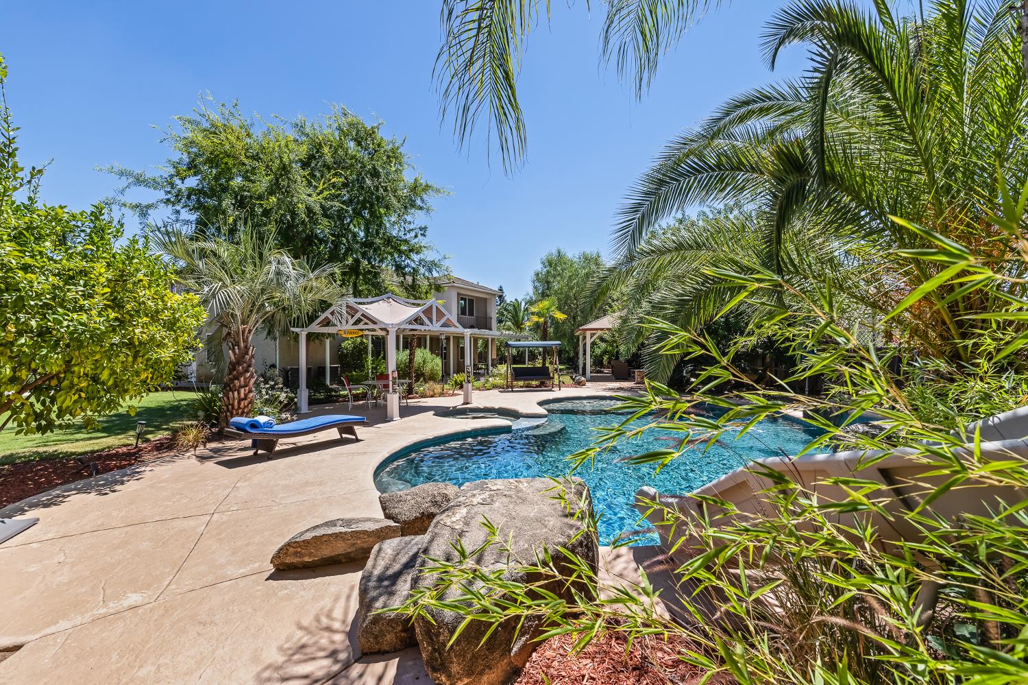 1876 N Jasmine, Clovis, CA 93619