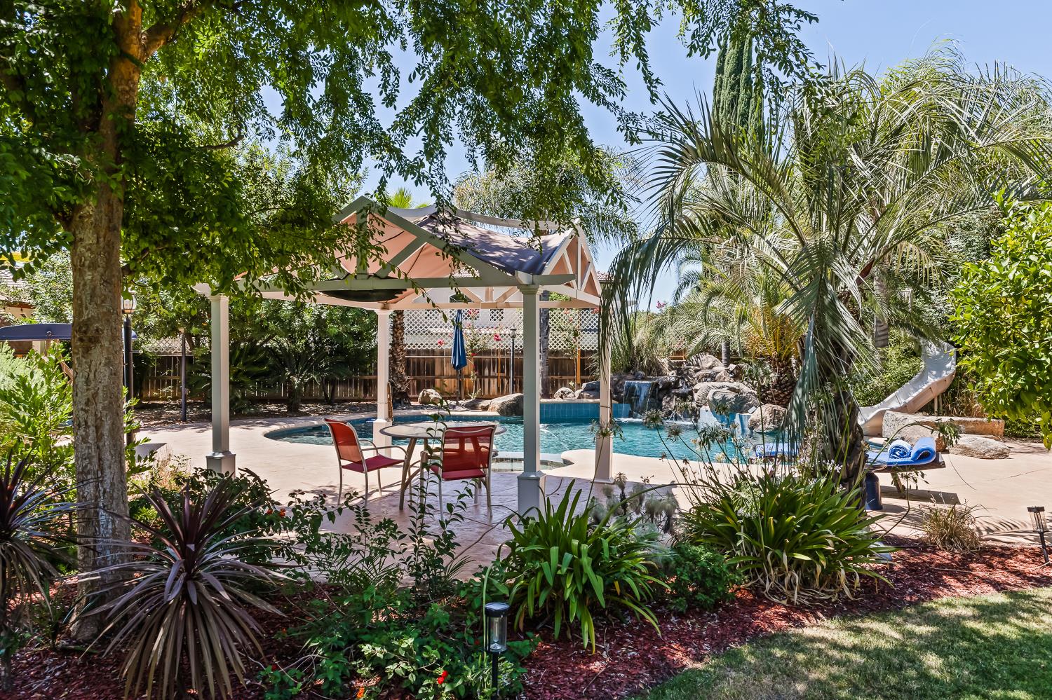 1876 N Jasmine, Clovis, CA 93619