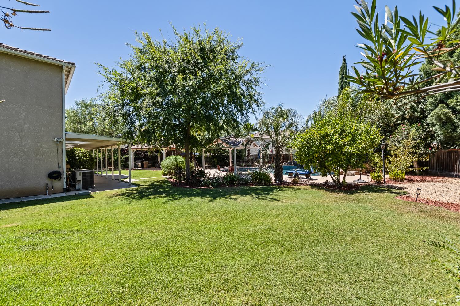 1876 N Jasmine, Clovis, CA 93619