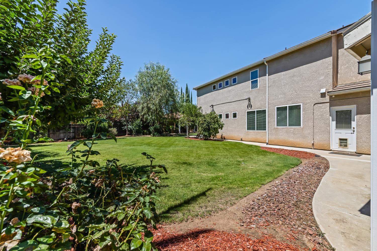1876 N Jasmine, Clovis, CA 93619
