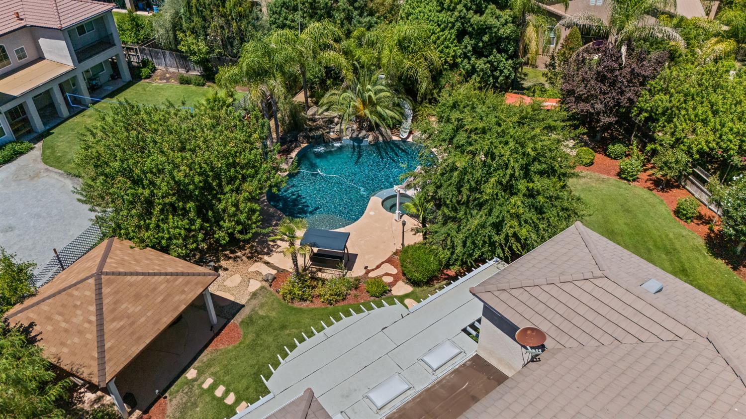 1876 N Jasmine, Clovis, CA 93619