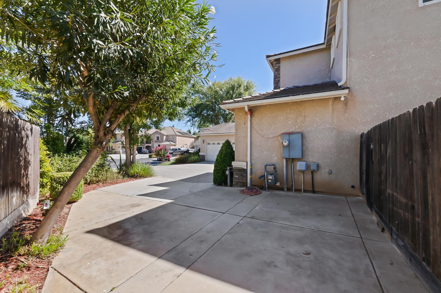 1876 N Jasmine, Clovis, CA 93619