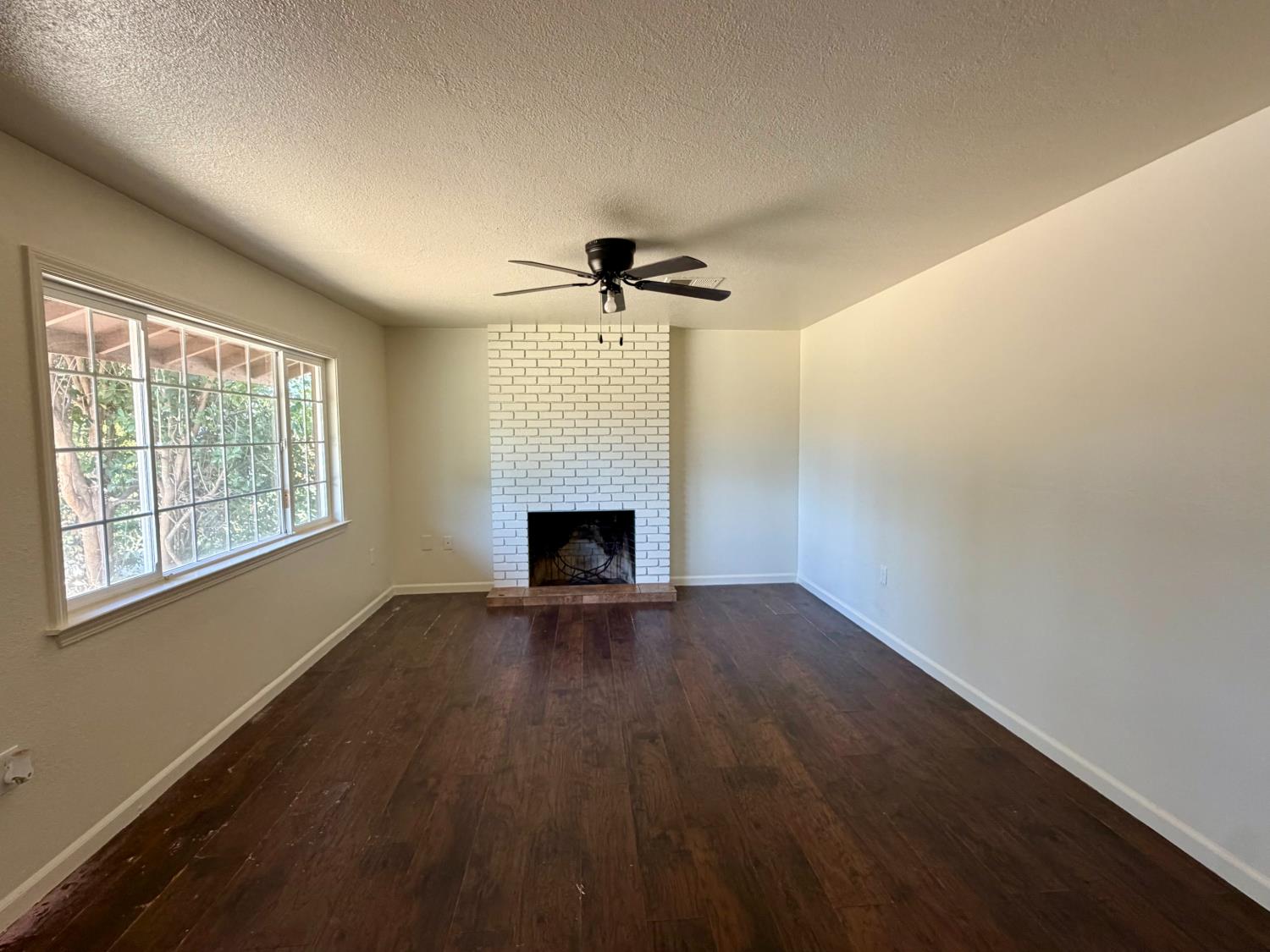 1225 E Sussex Way, Fresno, CA 93704