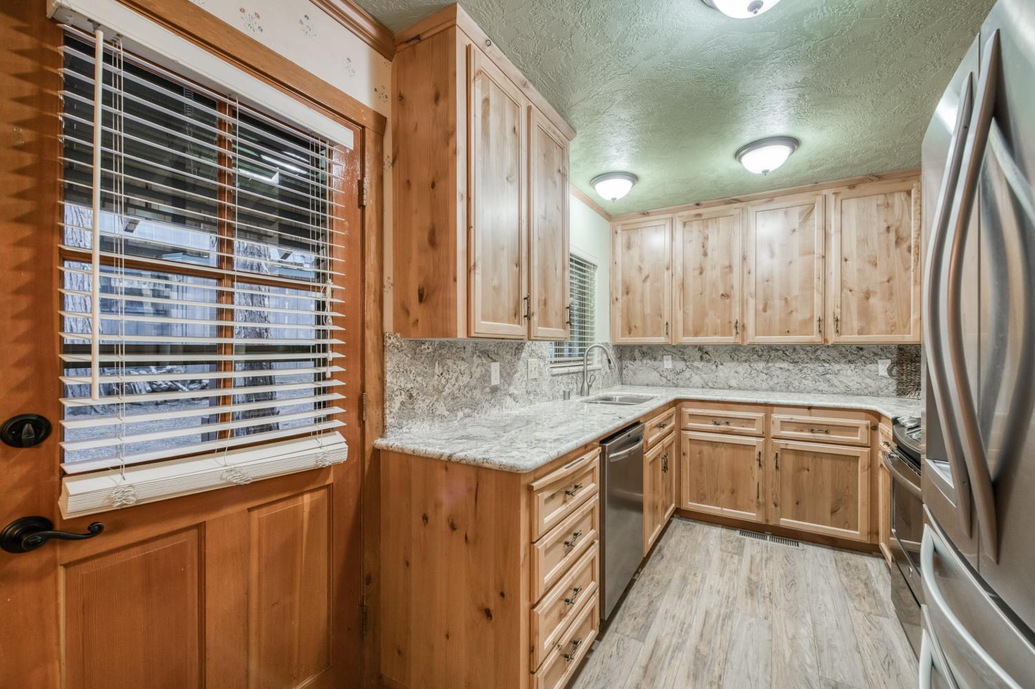 41800 Dogwood Rd, Shaver Lake, CA 93664