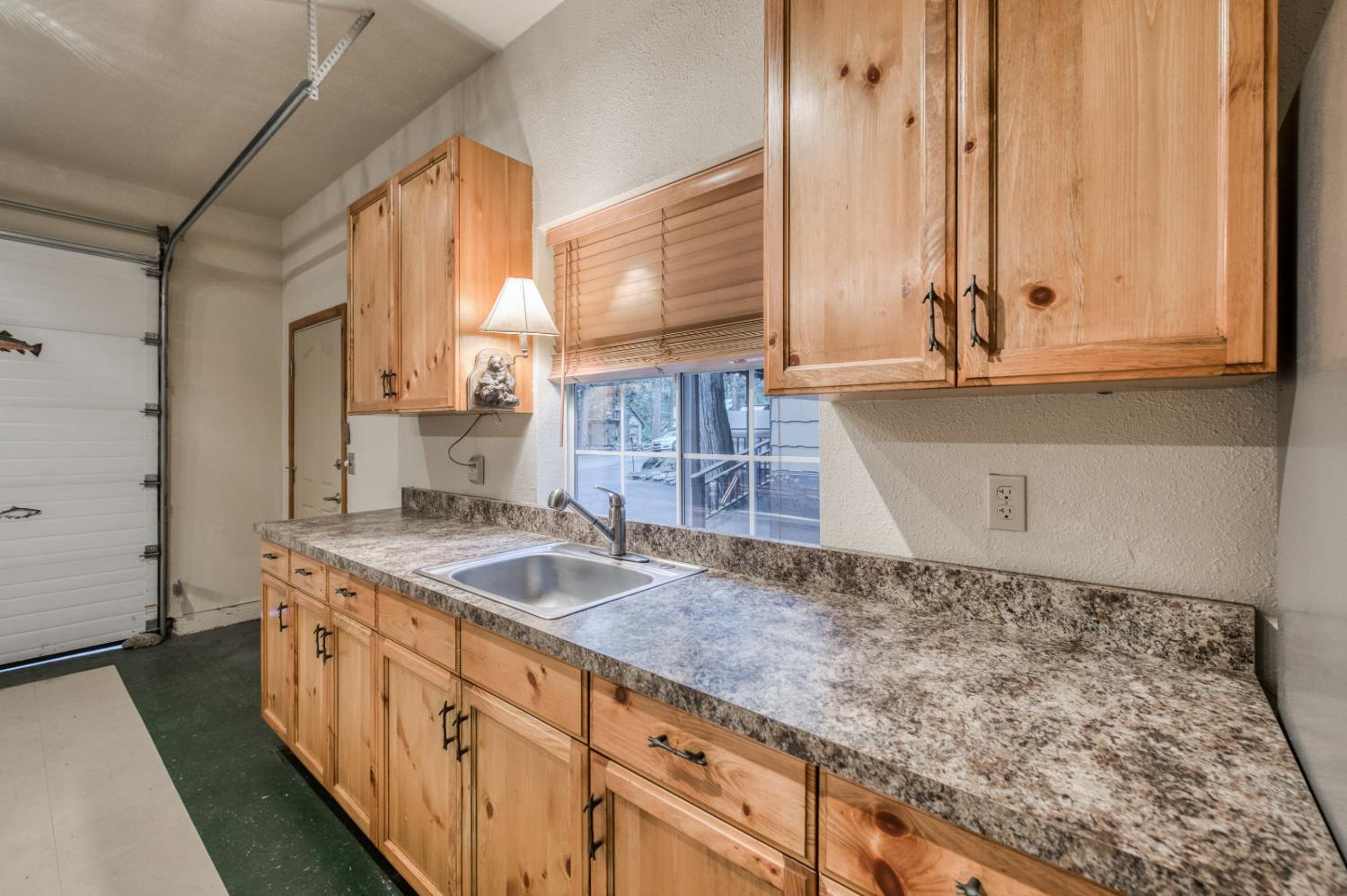 41800 Dogwood Rd, Shaver Lake, CA 93664