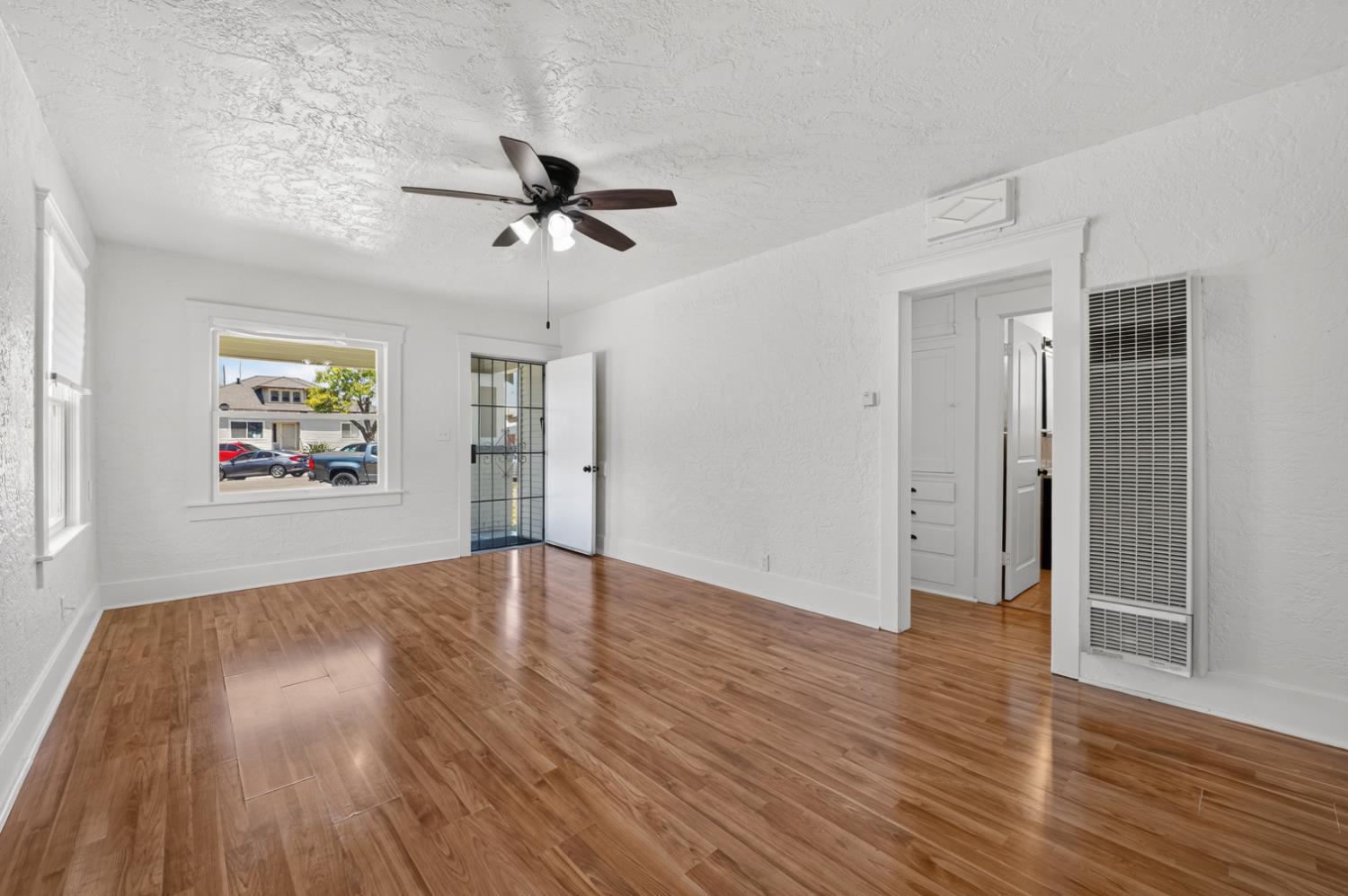 610 P St, Sanger, CA 93657