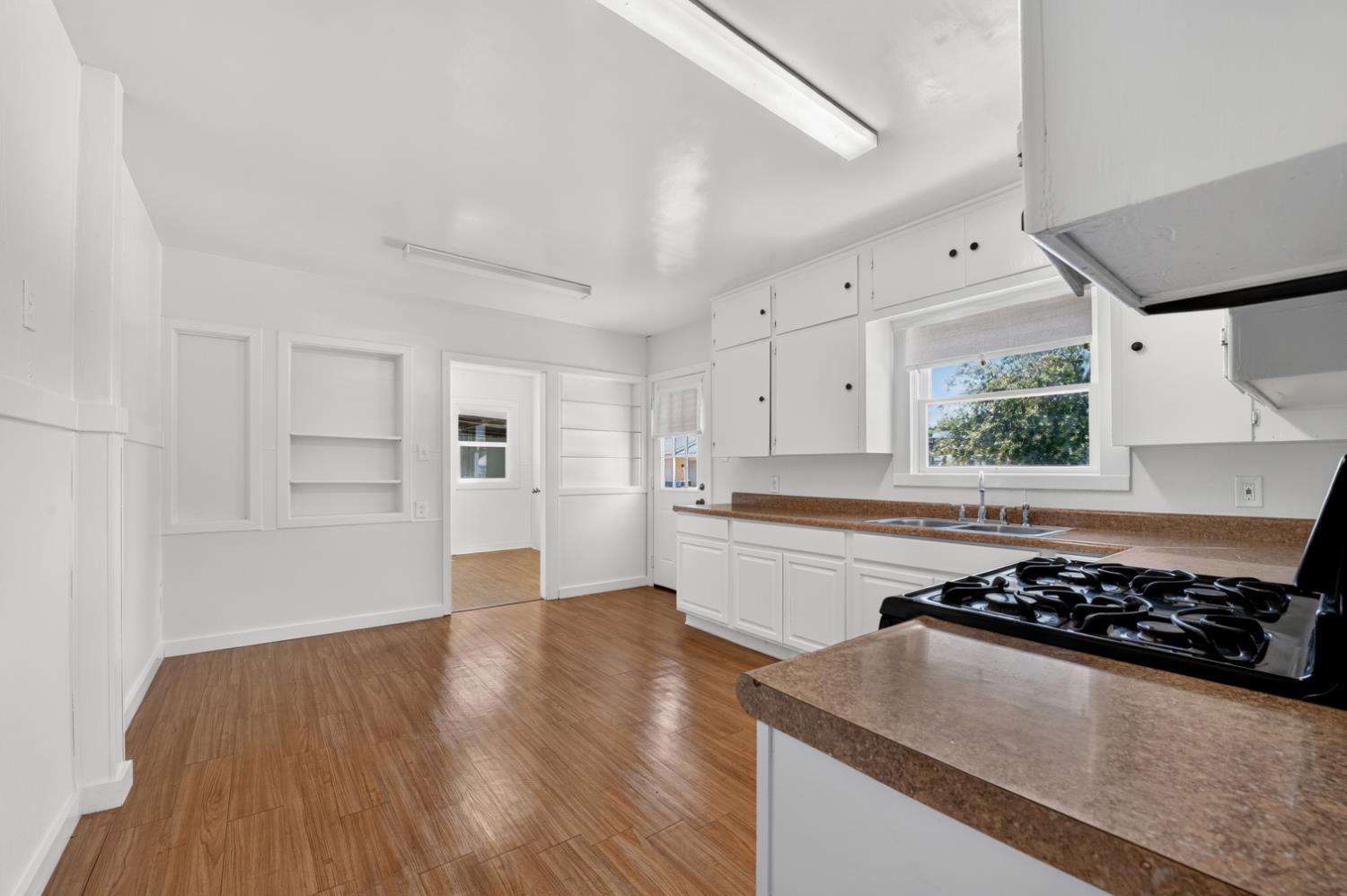 610 P St, Sanger, CA 93657