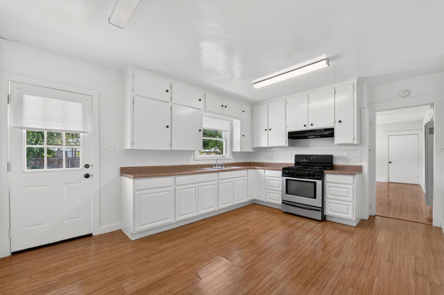 610 P St, Sanger, CA 93657