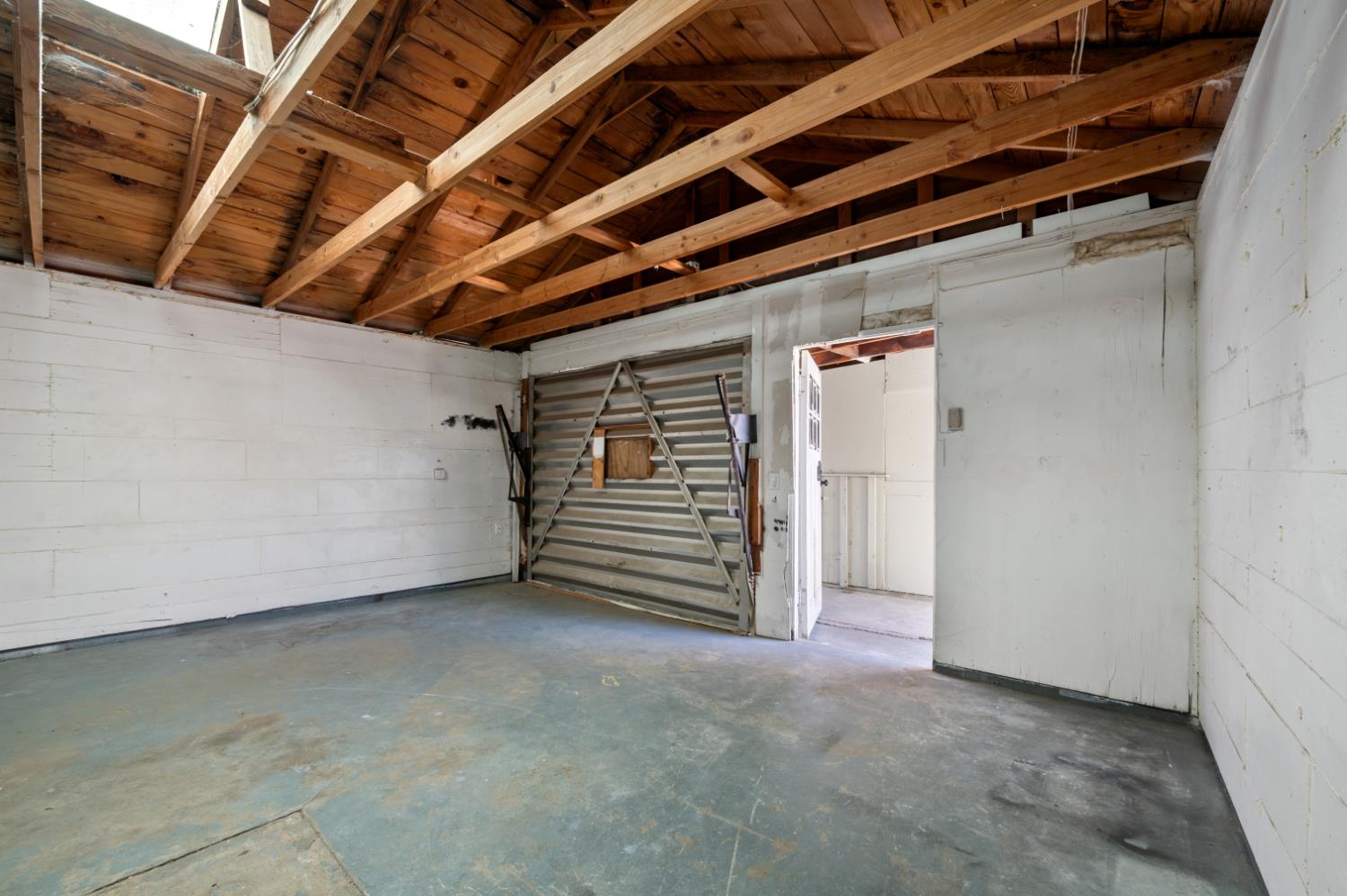 610 P St, Sanger, CA 93657