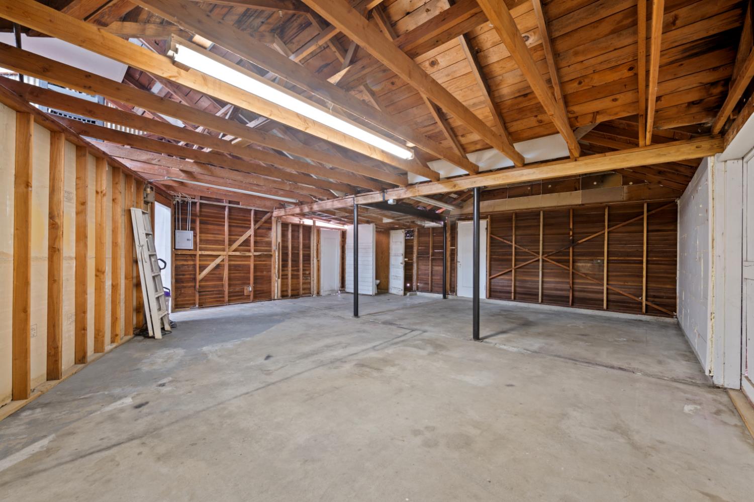610 P St, Sanger, CA 93657
