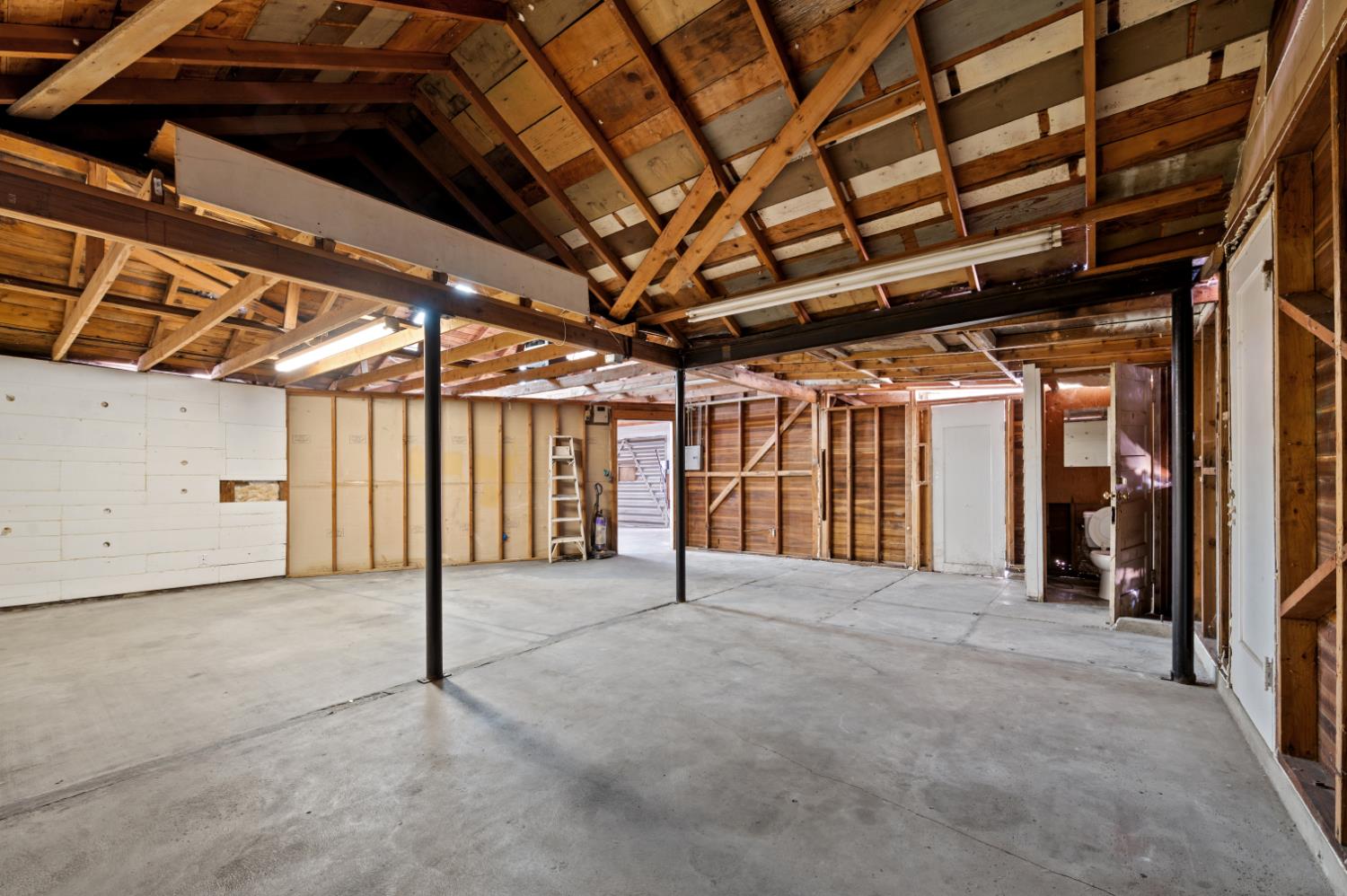 610 P St, Sanger, CA 93657