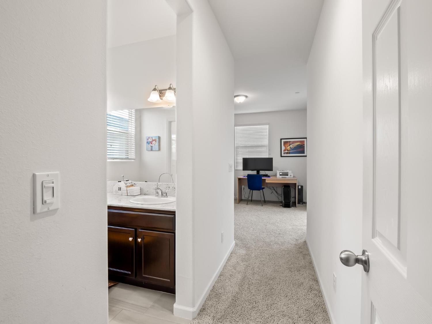 3047 Austin Ln, Clovis, CA 93619