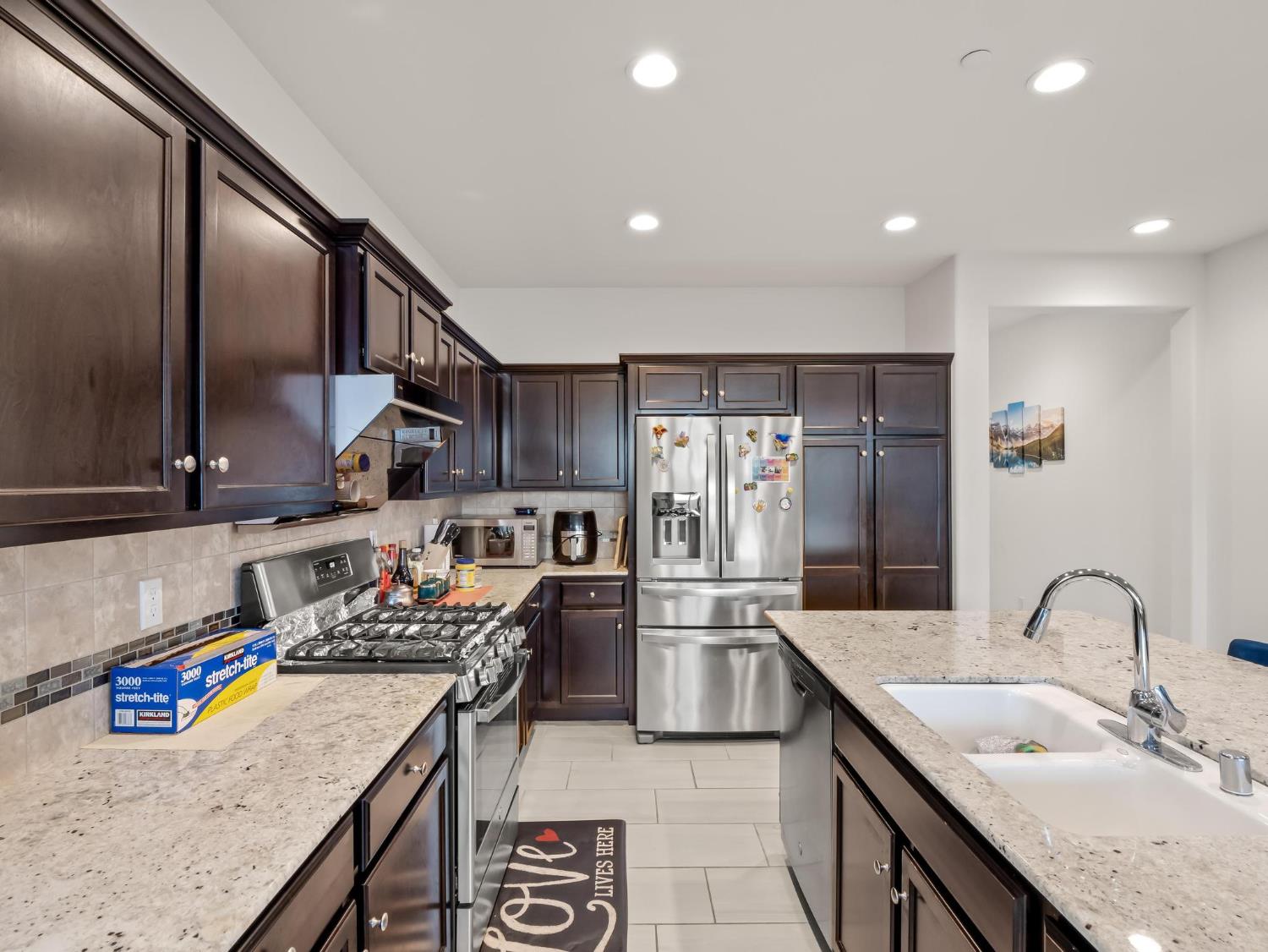 3047 Austin Ln, Clovis, CA 93619