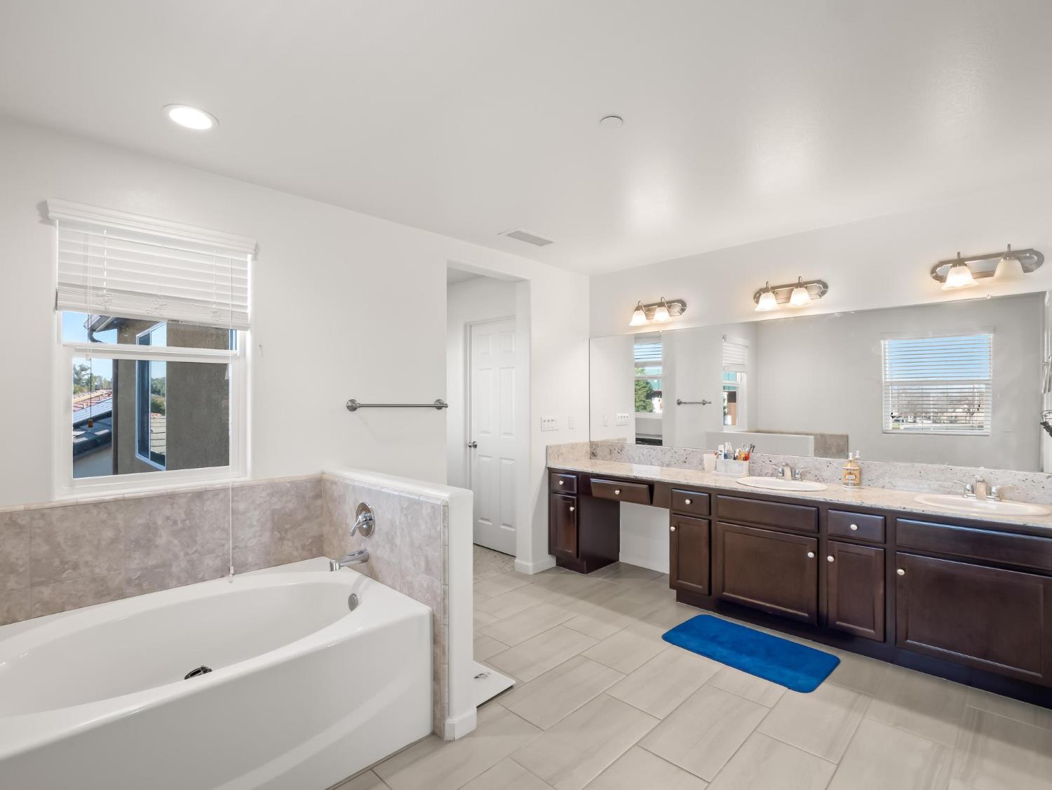 3047 Austin Ln, Clovis, CA 93619