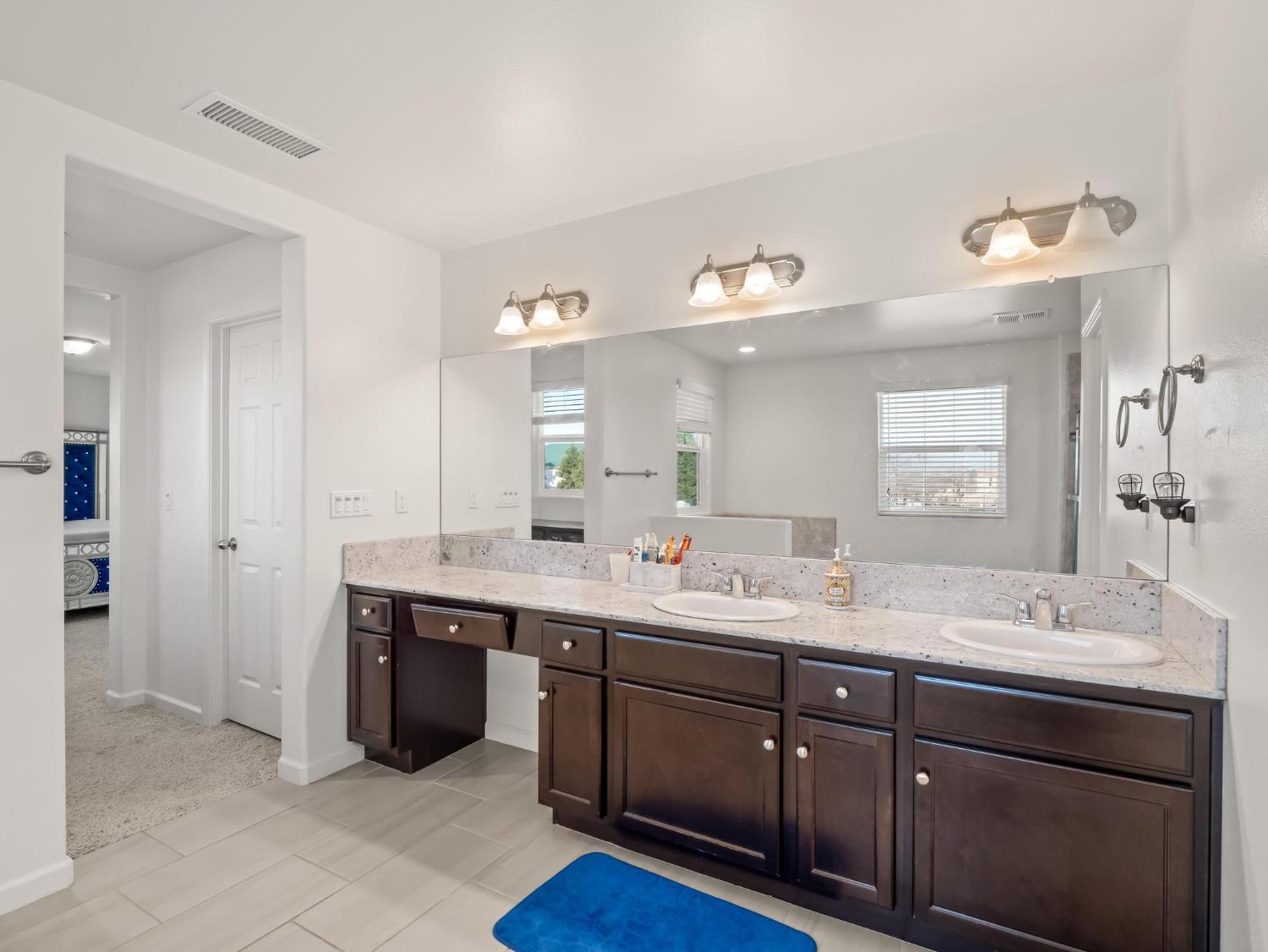 3047 Austin Ln, Clovis, CA 93619
