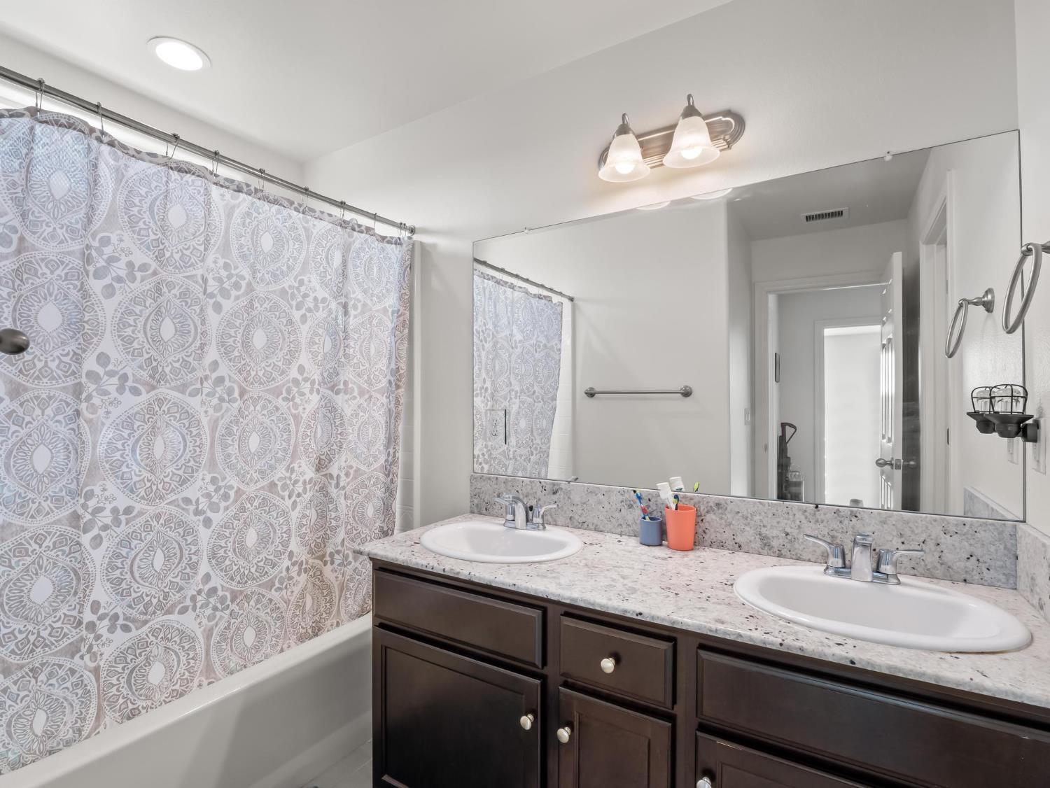 3047 Austin Ln, Clovis, CA 93619