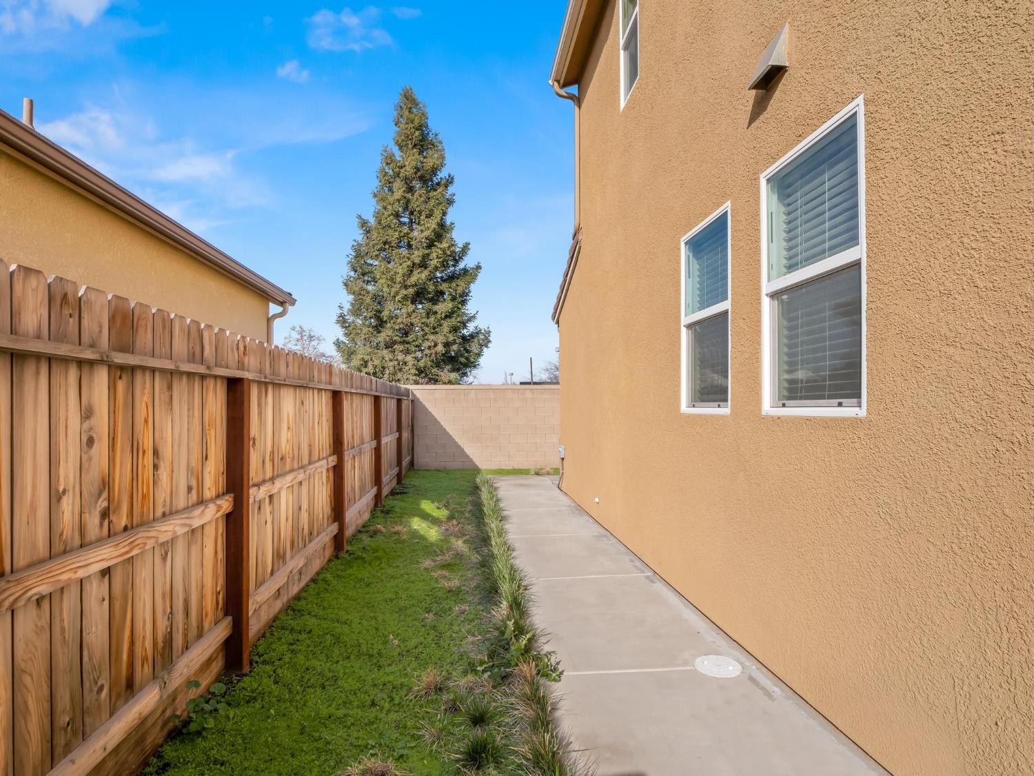 3047 Austin Ln, Clovis, CA 93619