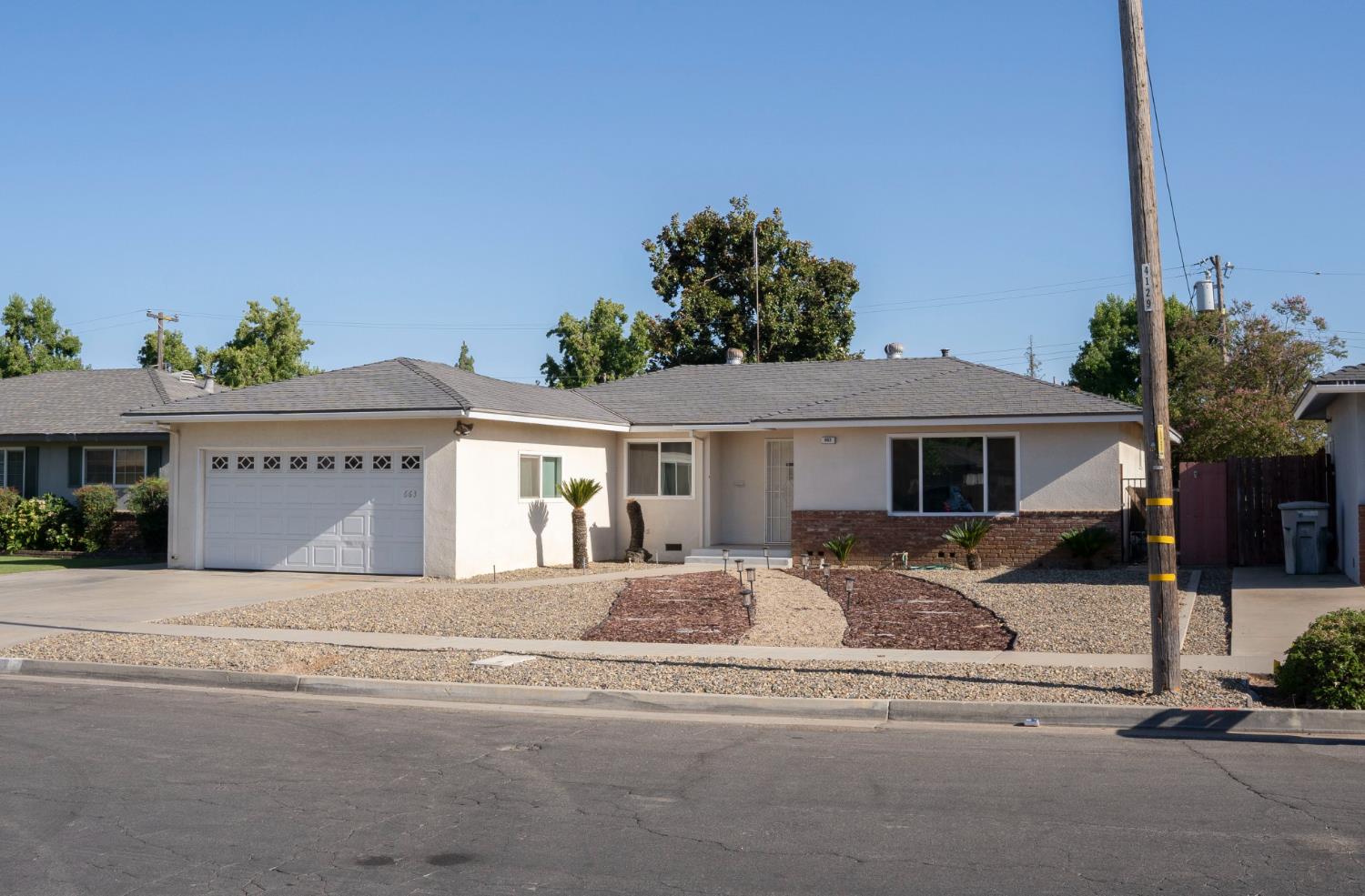663 E Sample Ave, Fresno, CA 93710