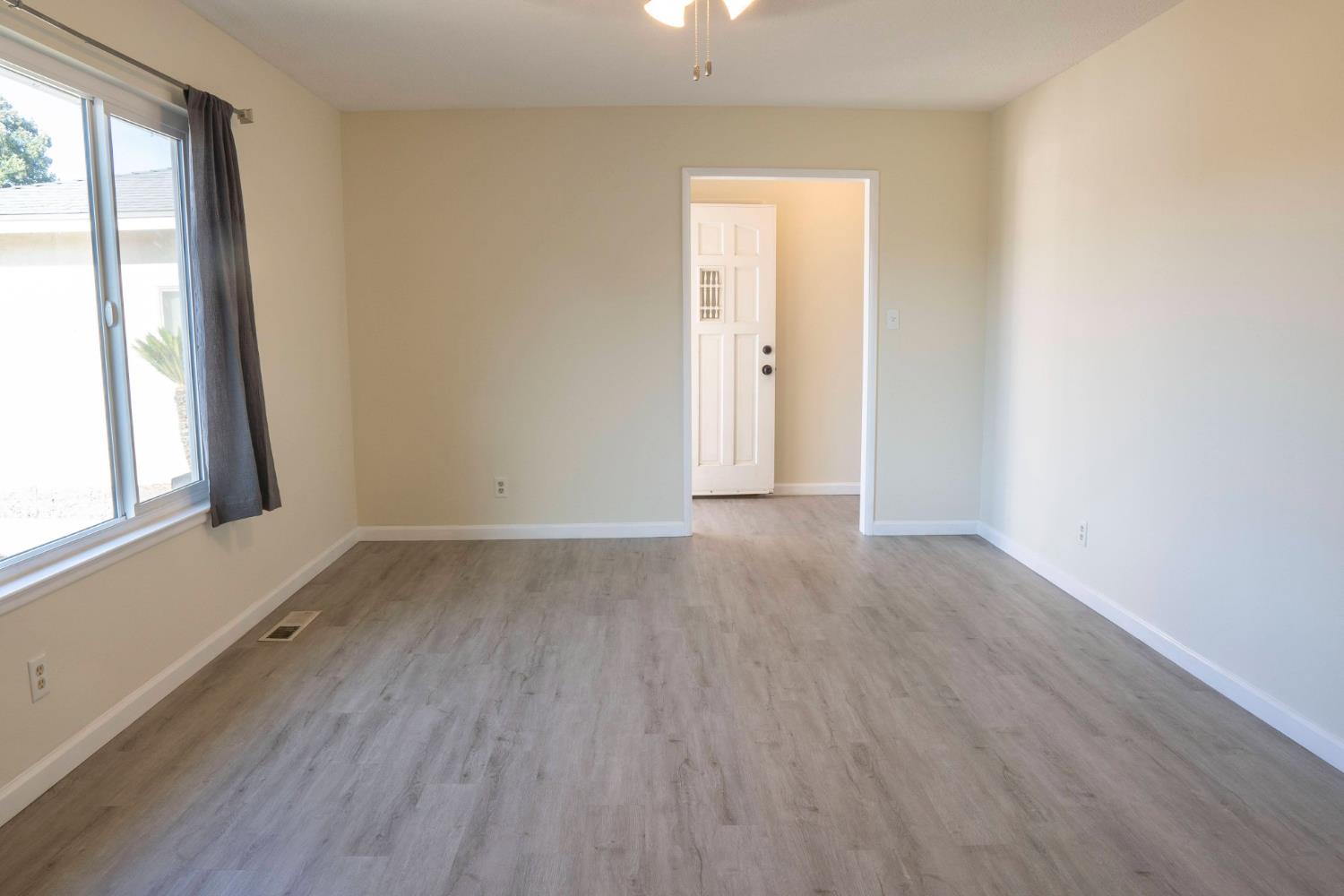 663 E Sample Ave, Fresno, CA 93710