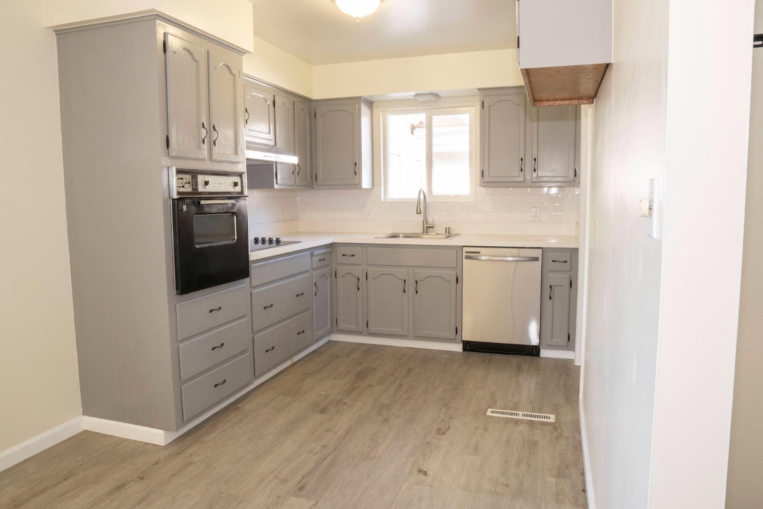 663 E Sample Ave, Fresno, CA 93710