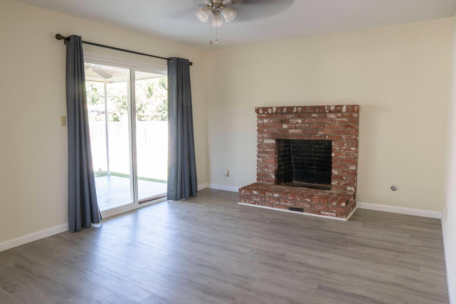663 E Sample Ave, Fresno, CA 93710