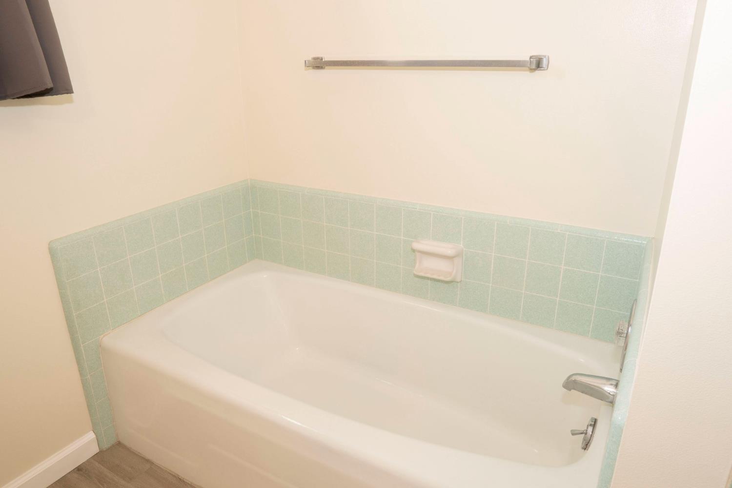 663 E Sample Ave, Fresno, CA 93710