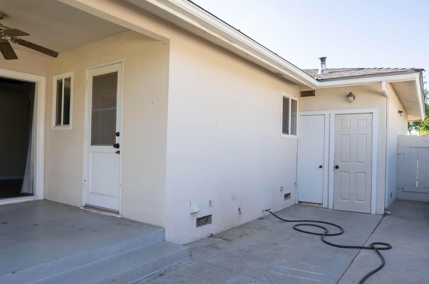 663 E Sample Ave, Fresno, CA 93710