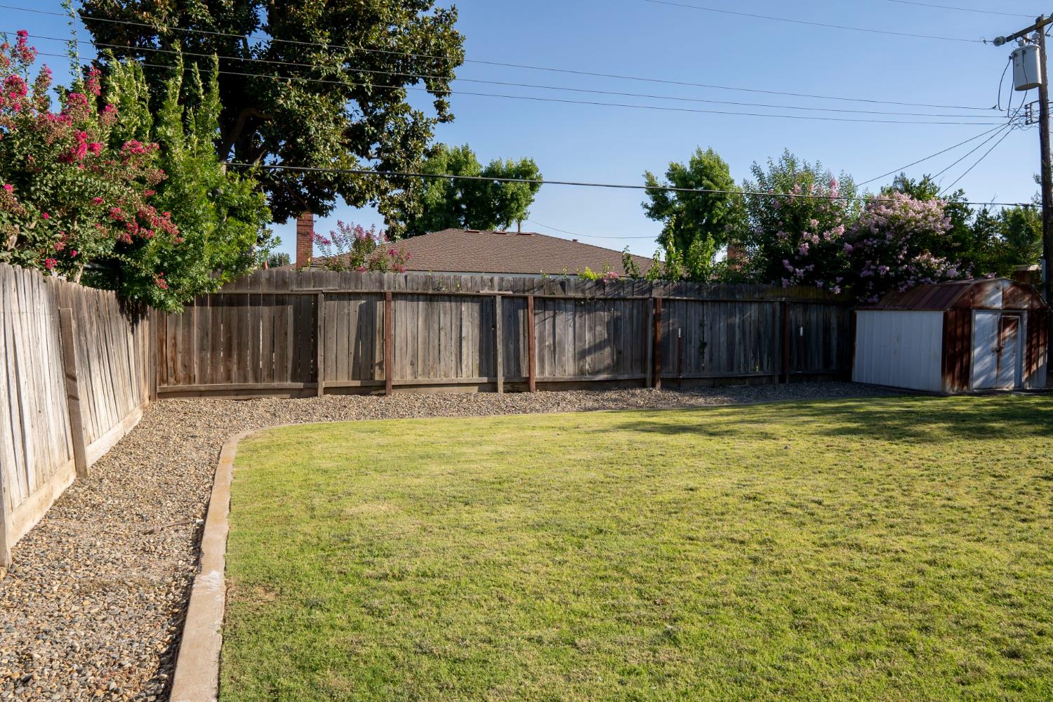 663 E Sample Ave, Fresno, CA 93710