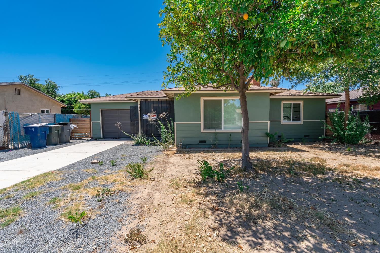 2452 S Holloway Ave, Fresno, CA 93725